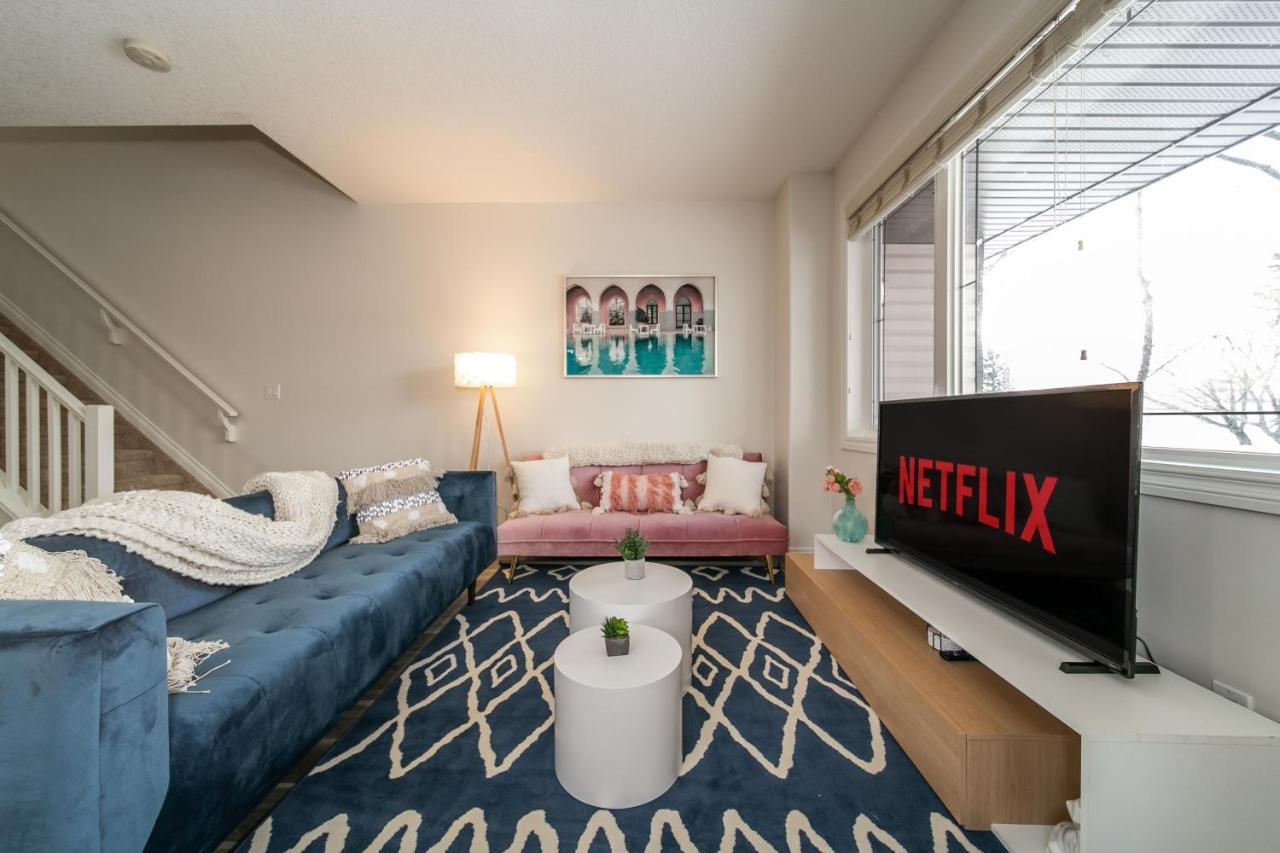 Mediterranean Retreat - King Bed - Fireplace - Jacuzzi - Fast Wi-Fi - Games Room - Free Parking & Netflix Едмонтон Екстер'єр фото