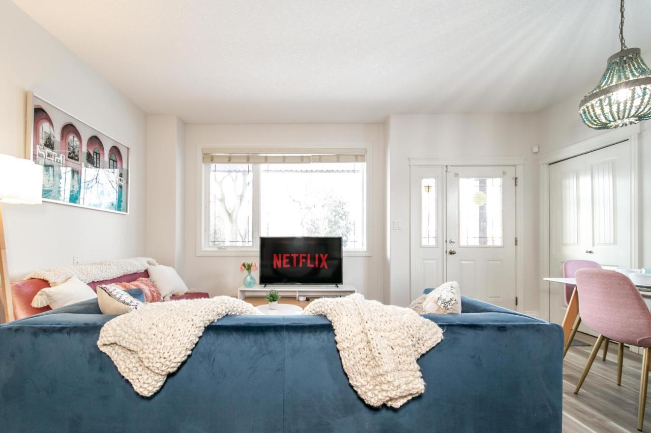 Mediterranean Retreat - King Bed - Fireplace - Jacuzzi - Fast Wi-Fi - Games Room - Free Parking & Netflix Едмонтон Екстер'єр фото