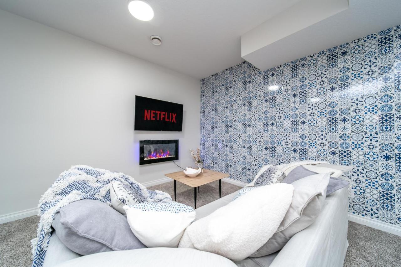 Mediterranean Retreat - King Bed - Fireplace - Jacuzzi - Fast Wi-Fi - Games Room - Free Parking & Netflix Едмонтон Екстер'єр фото